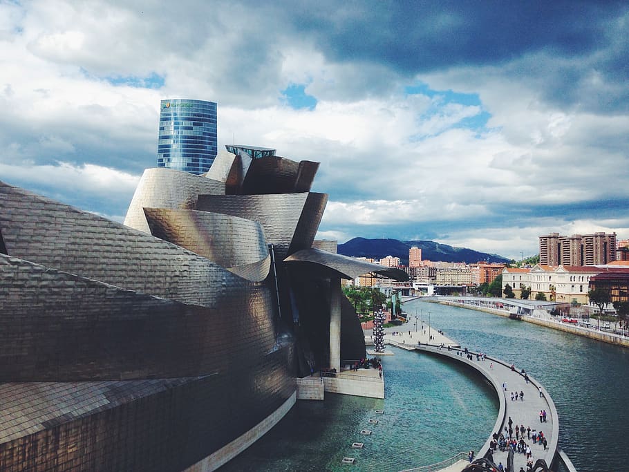 architecture-famous-building-guggenheim-museum-bilbao